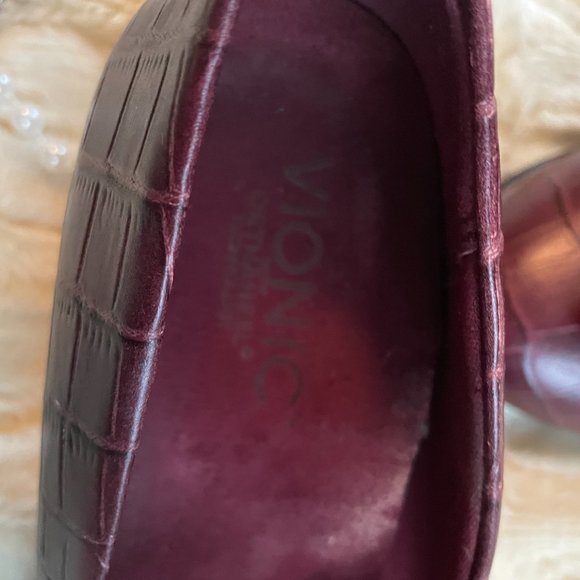 Beautiful Burgundy Vionic Pumps - Picture 3 of 4